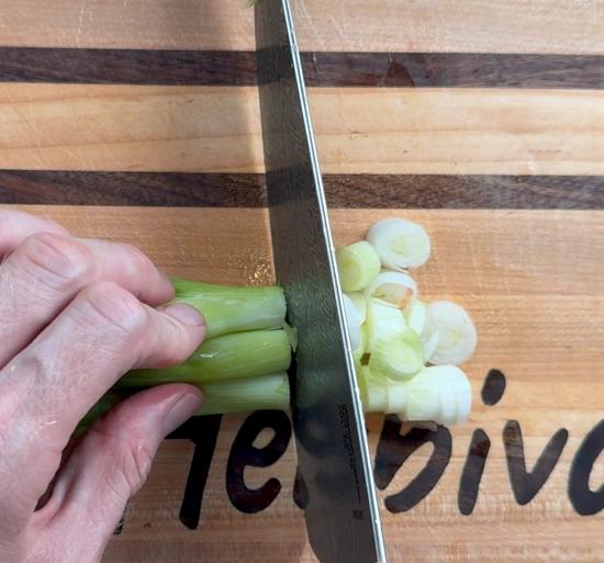 Slicing green onions