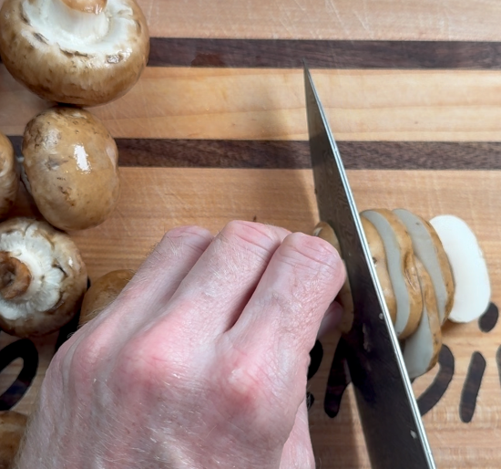 Slicing mushrooms