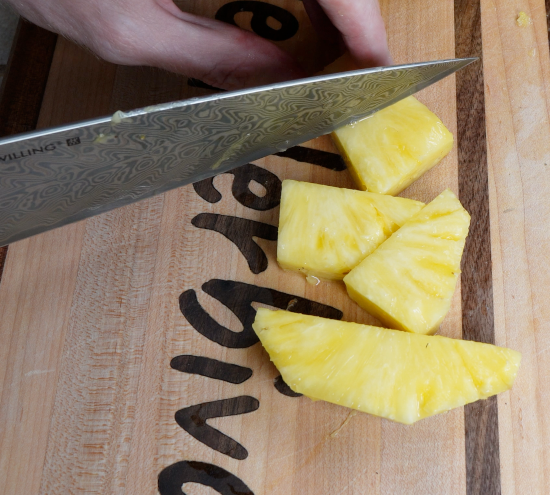 Dicing pineapple