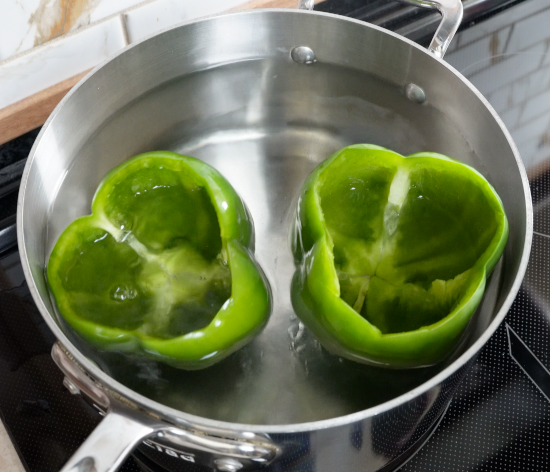 Boiling the bell peppers