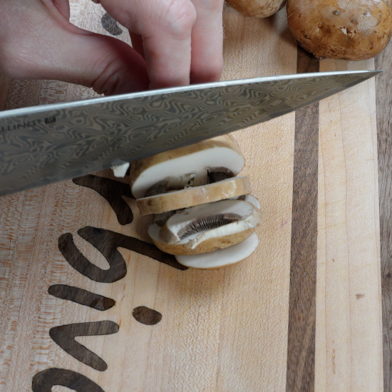 Slicing mushrooms