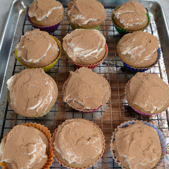 Tiramisu cupcakes with the topping applied