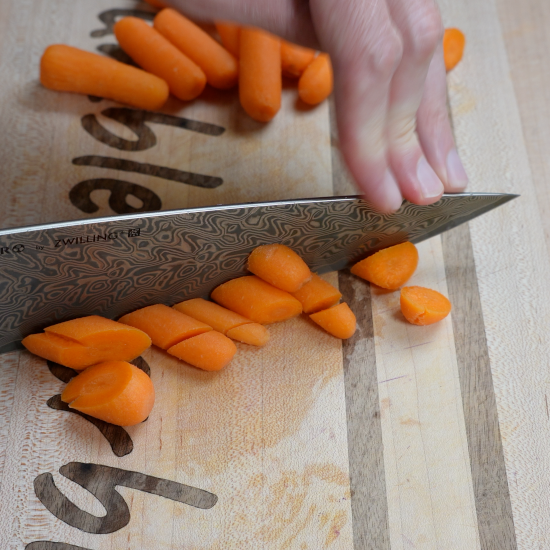 Slicing carrots into small rounds